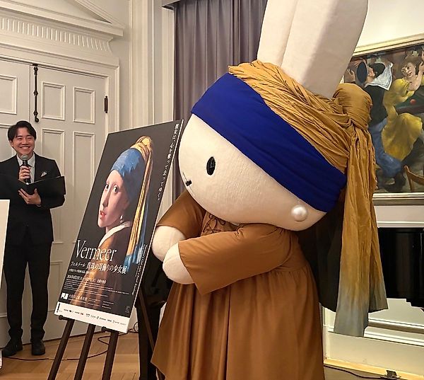 Miffy с жемчужной серёжкой: как игрушка взорвала интернет в преддверии приезда Girl with a Pearl Earring