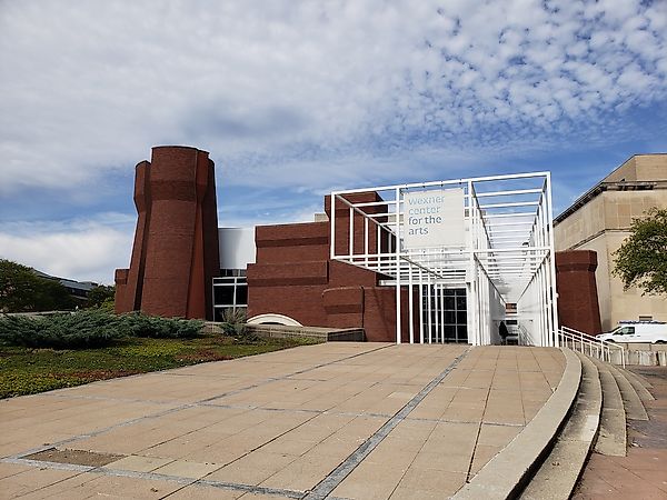 Работники Wexner Center for the Arts требуют снять имя Les Wexner после связей с Jeffrey Epstein