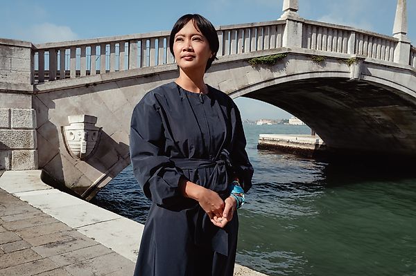 Ритуальные нити и тайны быта: Dian Suci — лауреат Max Mara Art Prize for Women 2025–27