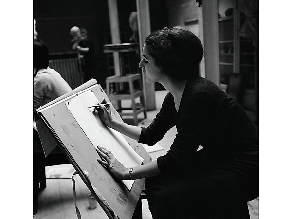 Ушла из жизни британская художница Tess Jaray — мастер hard-edge абстракций