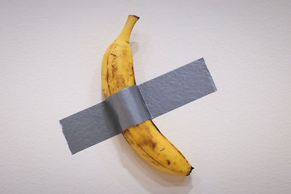 В музее Centre Pompidou-Metz украли банан из работы Maurizio Cattelan «Comedian» 🍌