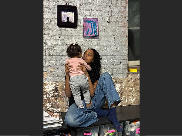 Artists & Mothers объявила лауреатов гранта 2026: $25,000 для художниц-матерей