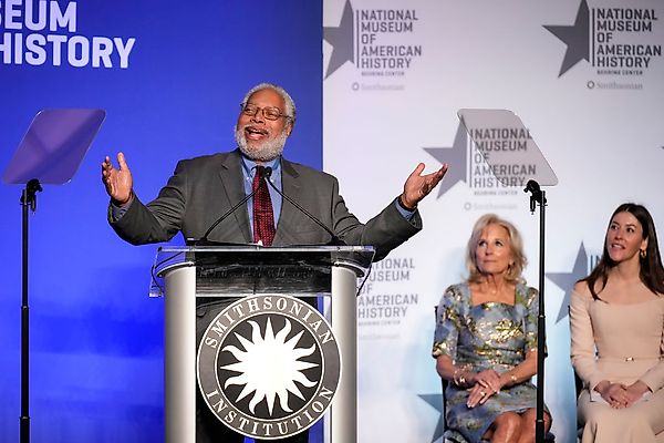 Отчёт администрации Трампа vs Smithsonian: резкий доклад и редкий ответ Lonnie Bunch