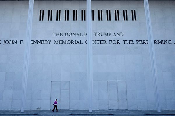 Whistleblowers Accuse Kennedy Center of Awarding No-Bid Contracts