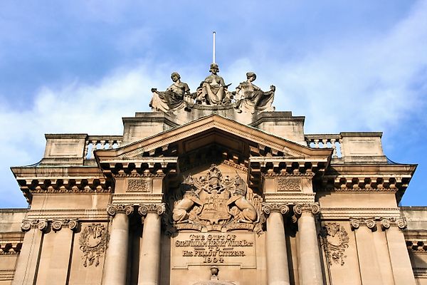 Подозреваемый обвинён после «кражи большой ценности» в Bristol Museum