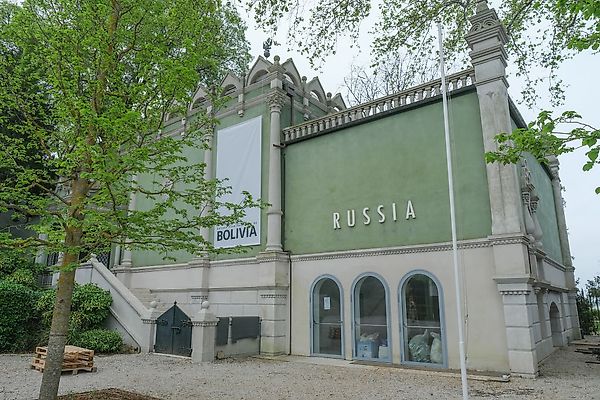 EU Plans to Remove Venice Biennale Grant Move On—and More Art News