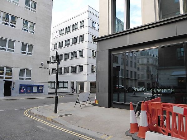 HAUSER & WIRTH CLEARED OF RUSSIAN SANCTIONS CHARGE