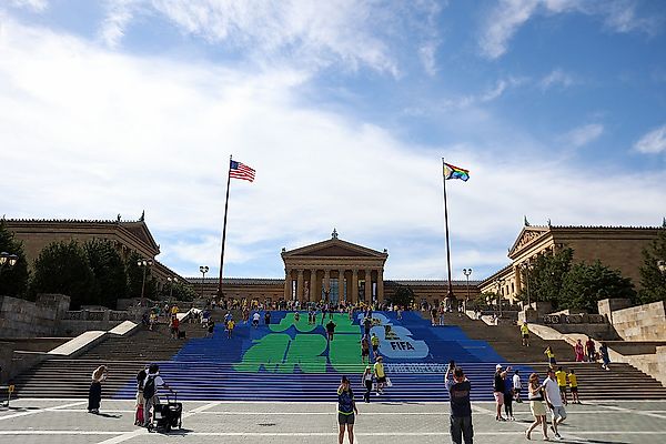 Растущий дефицит в Philadelphia Museum of Art: увольнение директора и финансовая тайна 🔍
