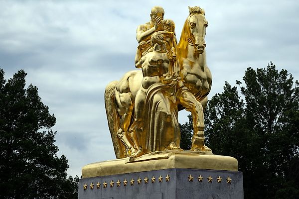 Вызывающая позолота конных статуй в Вашингтоне разделила мнения