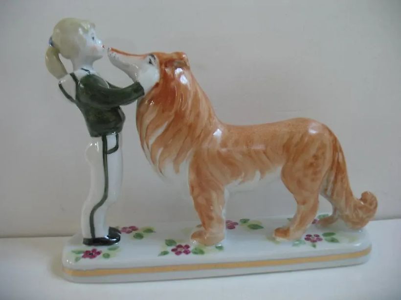 Девочка в спортивном костюме с колли