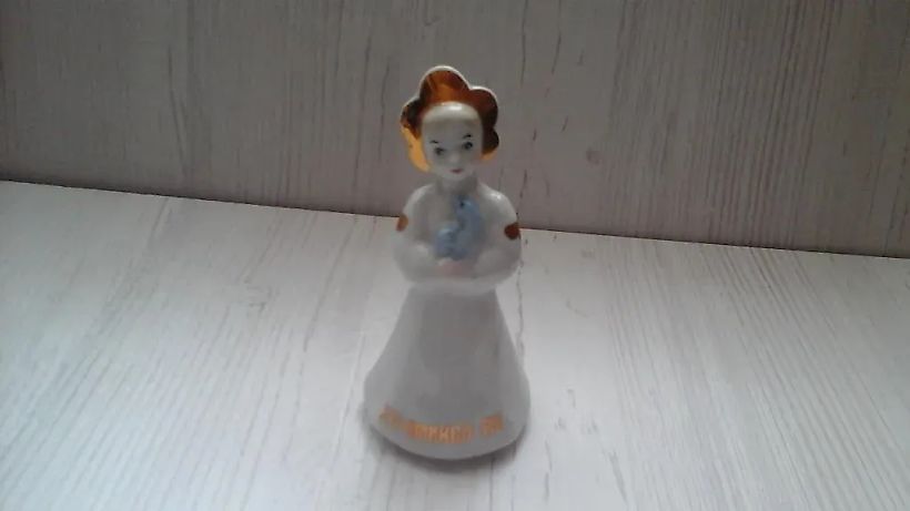 Девушка с голубем