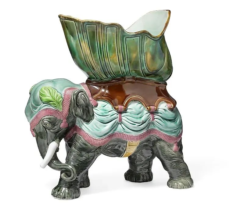 Majolica vase from the M.S. Kuznetsov Factory, late 19th century