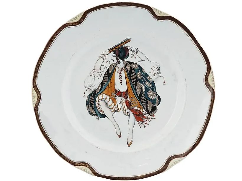 Фарфоровая тарелка Кузнецова с костюмом балета