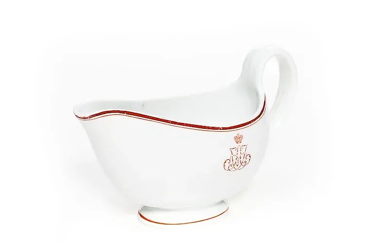 Русская фарфоровая соусница с красными узорами, Фабрика Кузнецова