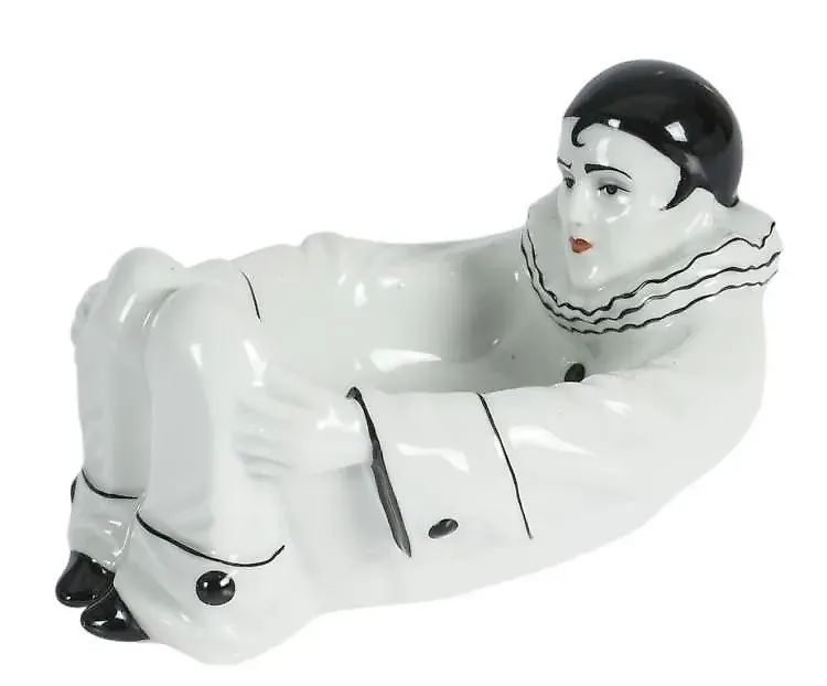 Фарфоровая статуэтка 