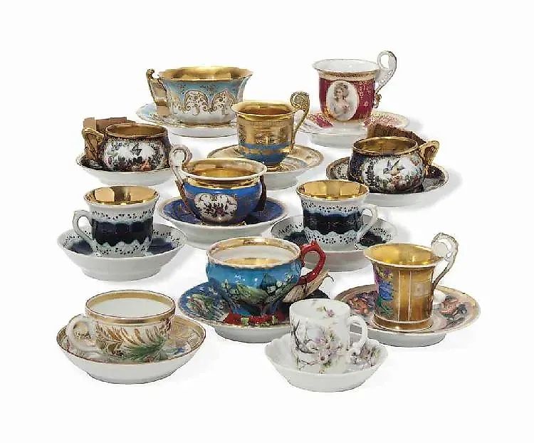 Русские фарфоровые чашки и бережки: 12 предметов и мастерские 1830-1900 гг. (24 дизайна)