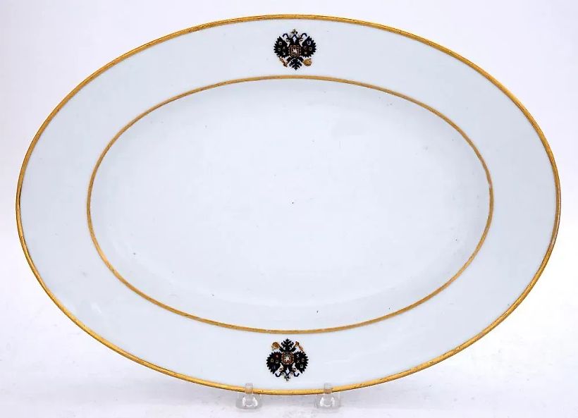 Фарфоровая тарелка из коронационной службы