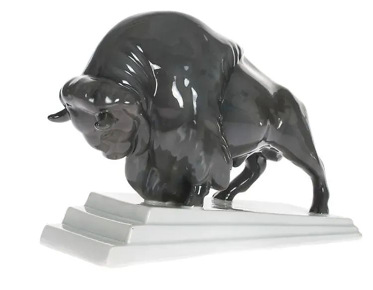 Фарфоровая фигурка 