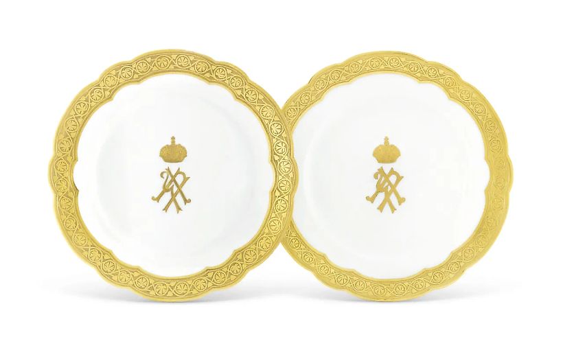Фарфоровые тарелки из сервиса Великого Князя Павла Александровича