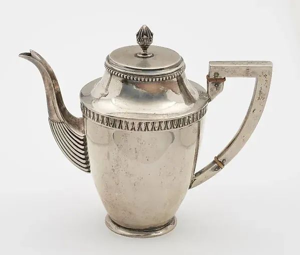 Кофейник в имперском стиле