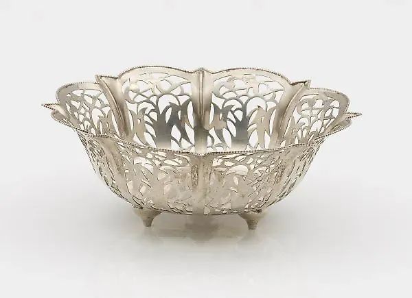 Прекрасная декоративная чаша