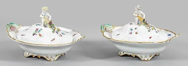 Пара супниц с крышками