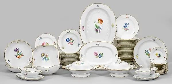 71-предметный фарфоровый обеденный набор 