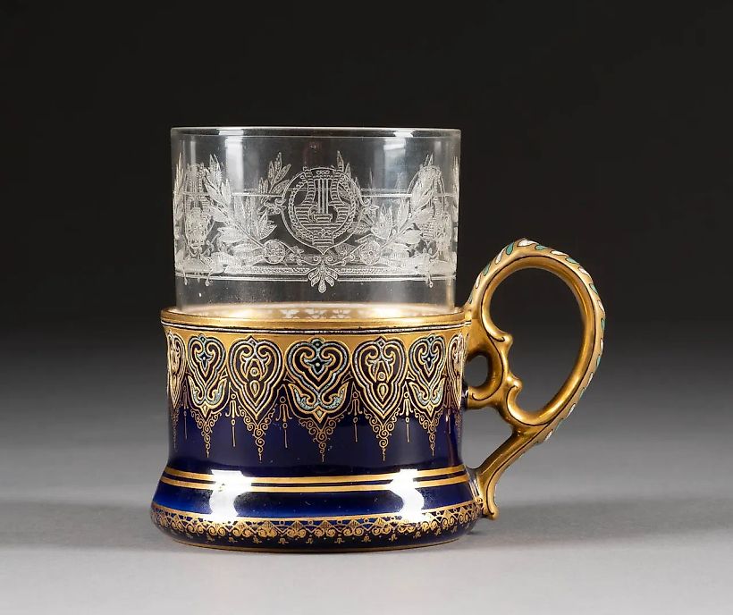 ФАРФОРОВЫЙ ПОДСТАКАННИК , около 1900 года
