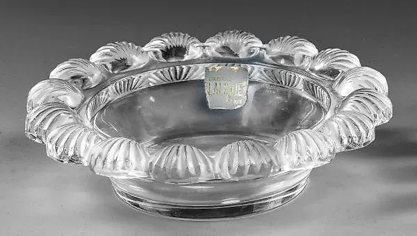 Французская морозная хрустальная чаша Лалик с декором ракушек