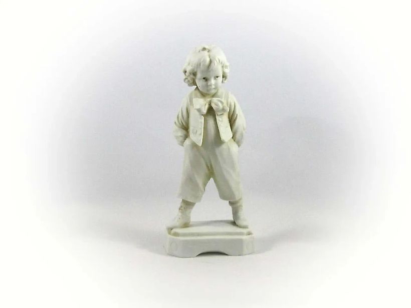 Мальчик с бантом