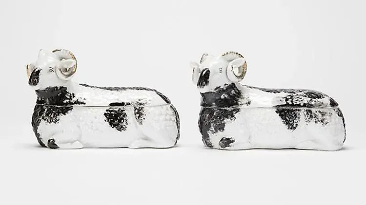 Фарфоровые салатницы Кузнецова с крышками, 20-й век.