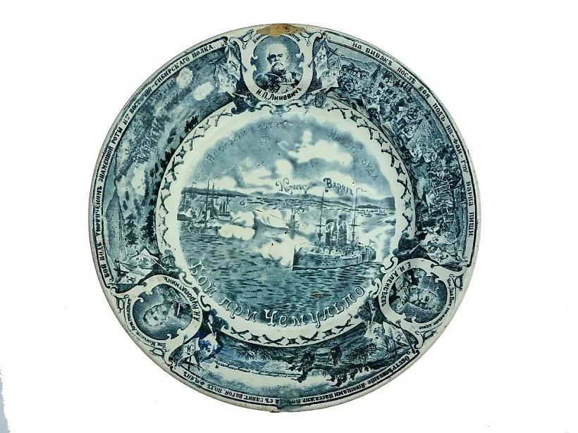 Фарфоровая тарелка