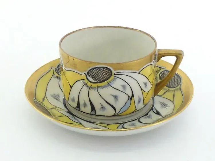 Чашка и блюдце из русского фарфора фабрики 