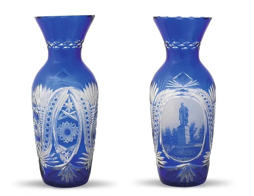 Декоративная портретная ваза с изображением Юрия Гагарина