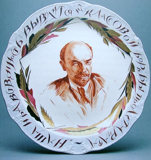 Блюдо с изображением Ленина. 1924. Советский агитационный фарфор