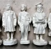 Фарфоровые статуэтки пять штук Народы России.