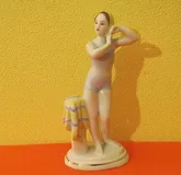 Юная купальщица