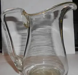 Старинный, красивый молочник