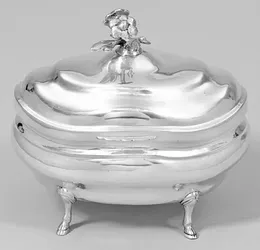 Серебряная сахарница