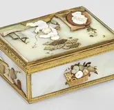 Прекрасный, барочный шкатулка для наркотического табака, украшенная перламутром.