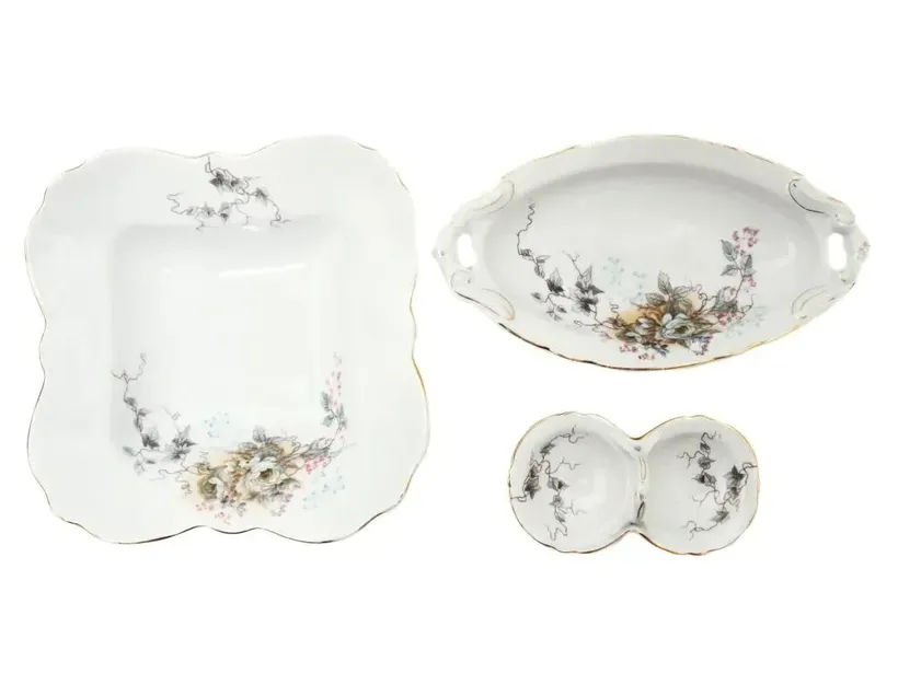 A RUSSIAN KUZNETSOV PORCELAIN SET OF THREE PIECES