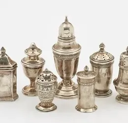 Смешанный набор из семи английских солонок из серебра стерлинга