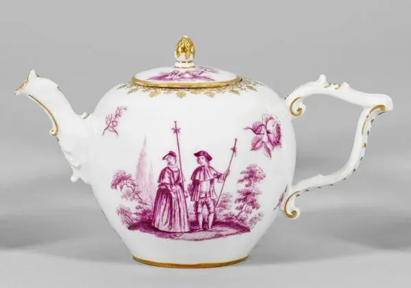 Small Meissen teapot with Watteaudecor in purple cameo.