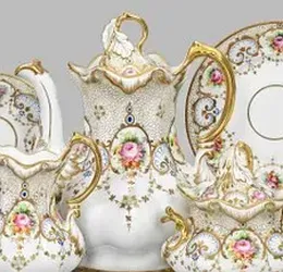 Исторический кофейный сервис с цветочным декором
