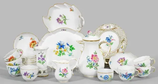 Coffee set with flower decoration