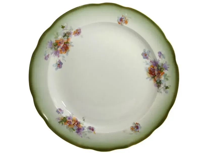 A RUSSIAN IMPERIAL PORCELAIN PLATE BY KUZNETSOV