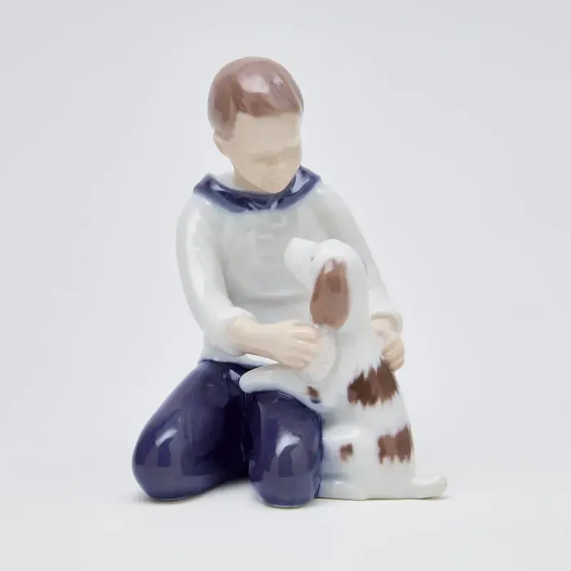 Figure "Boy washing the dog"