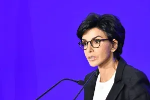 Франция назначает правого культурного …
