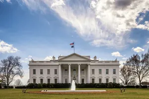 Трамп отменяет гранты для …