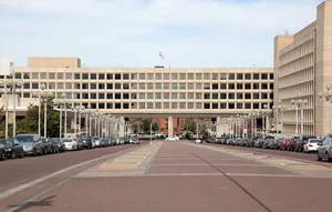 Администрация Трампа продолжает сокращения …